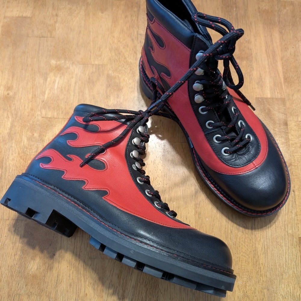 John Fluevog 7th Heaven Pyro, Red/Black Flames Boots, W9/M7, NiB, Unworn